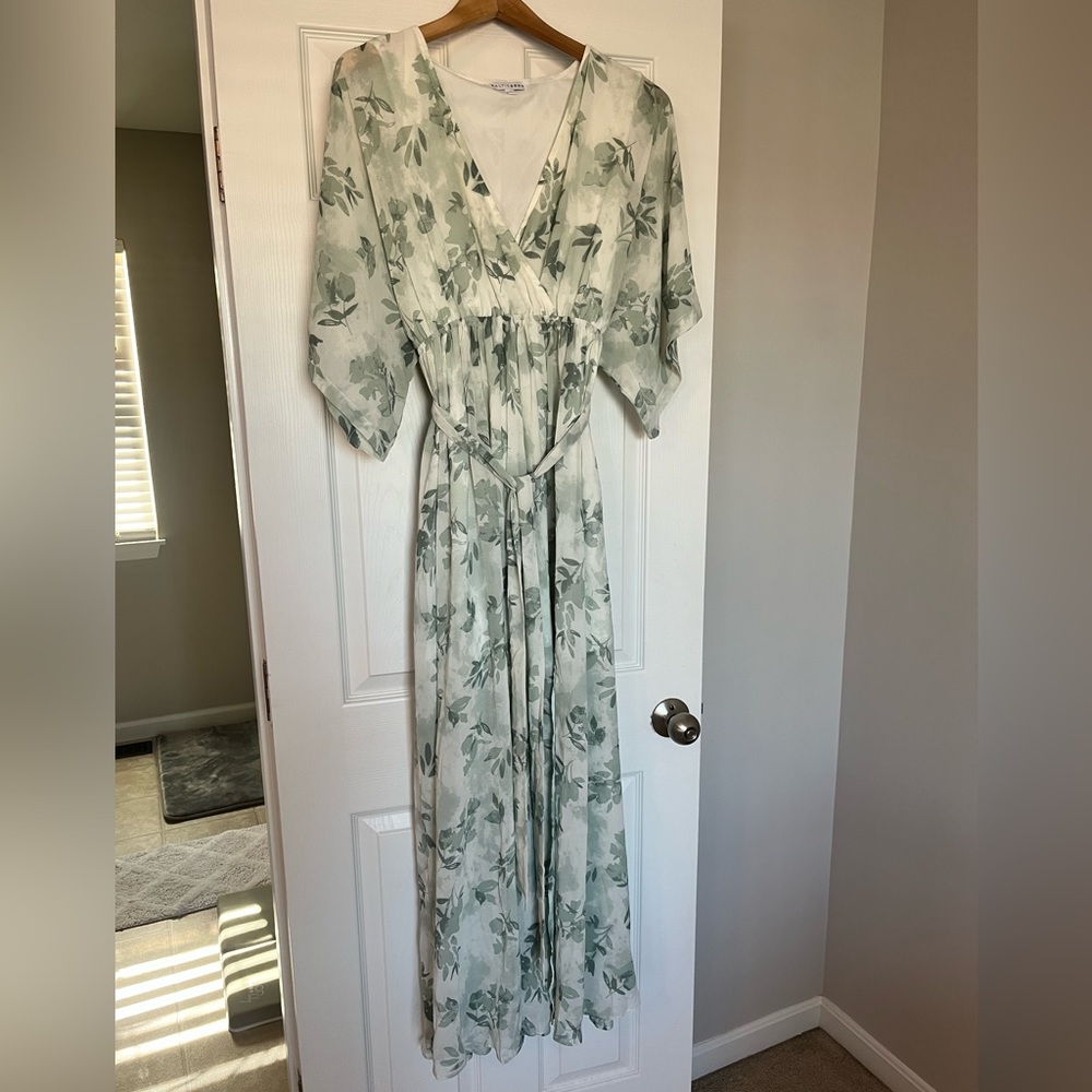 Baltic Born Kia Kimono Maxi Dress in size Large in Sage Floral.